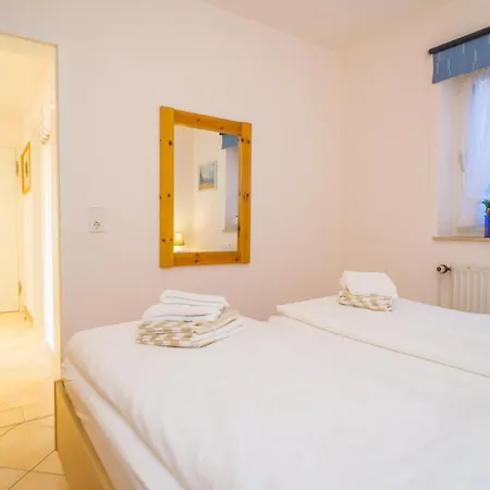 Atrium, App 5 *